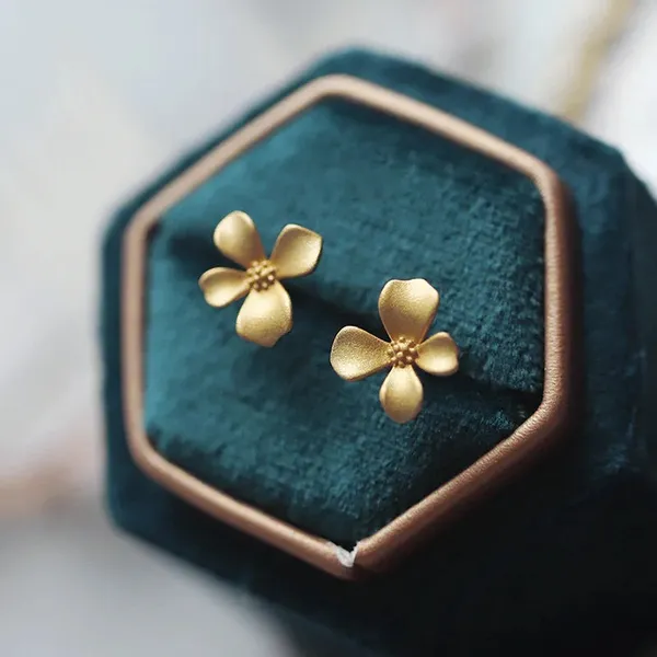 Gold_Flower_Stud_Earrings_For_Women